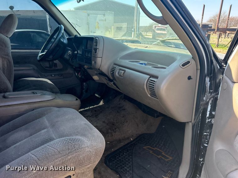 image for item NB9349 1996 Chevrolet C1500 Ext. Cab pickup truck