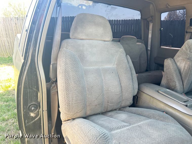 image for item NB9349 1996 Chevrolet C1500 Ext. Cab pickup truck