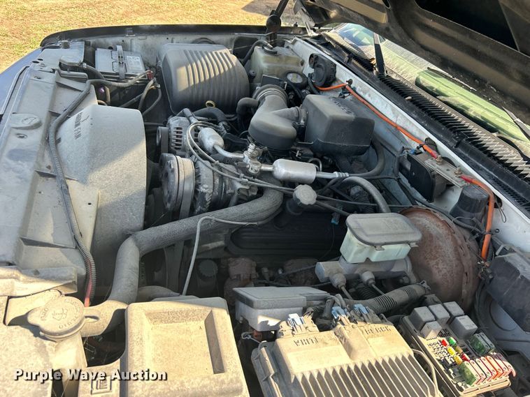 image for item NB9349 1996 Chevrolet C1500 Ext. Cab pickup truck