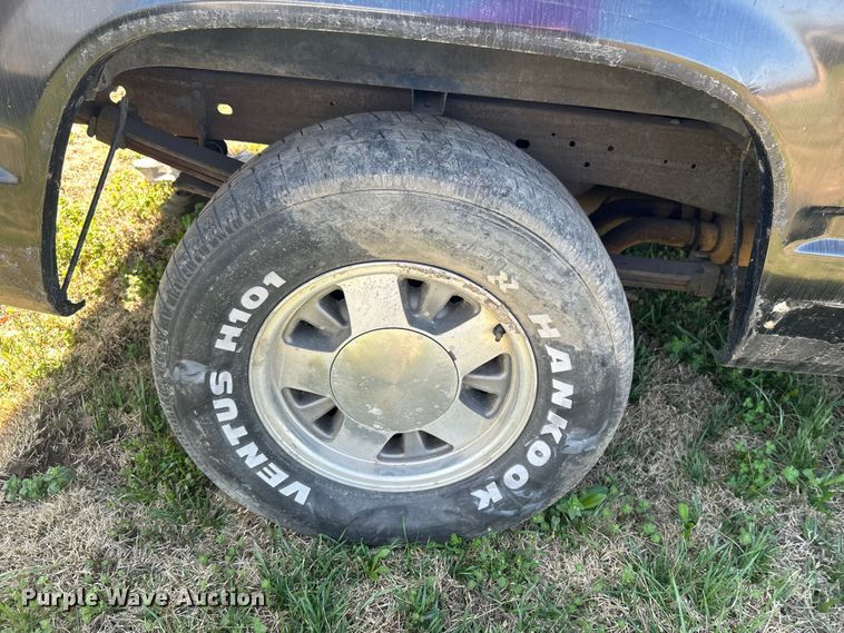 image for item NB9349 1996 Chevrolet C1500 Ext. Cab pickup truck