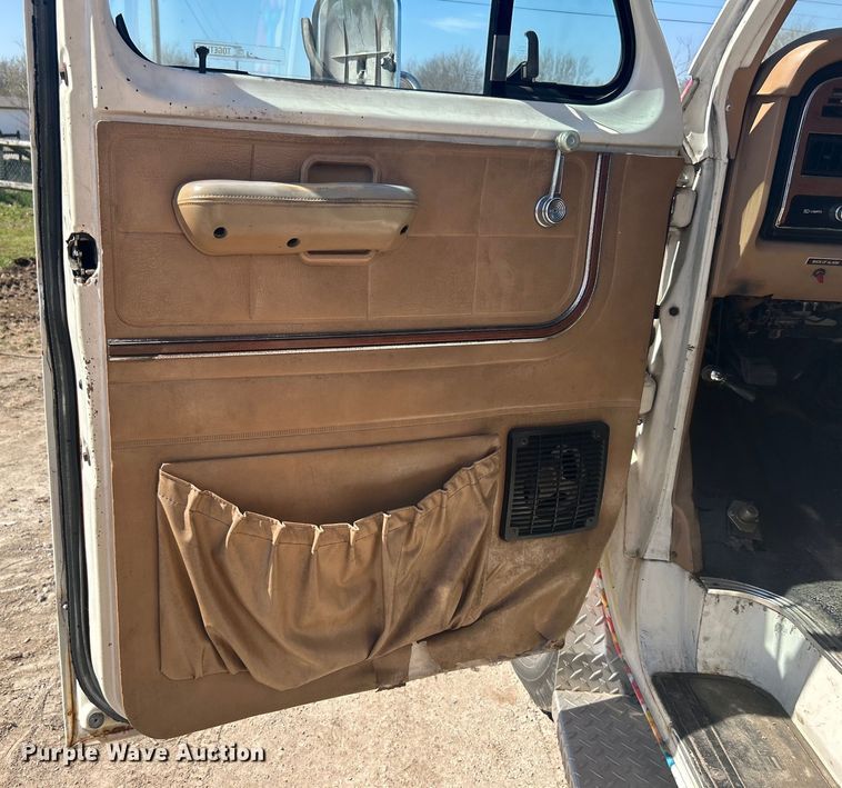 image for item NB9350 1984 Ford E350 delivery truck