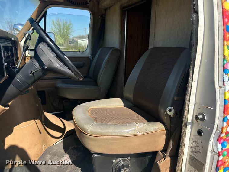 image for item NB9350 1984 Ford E350 delivery truck