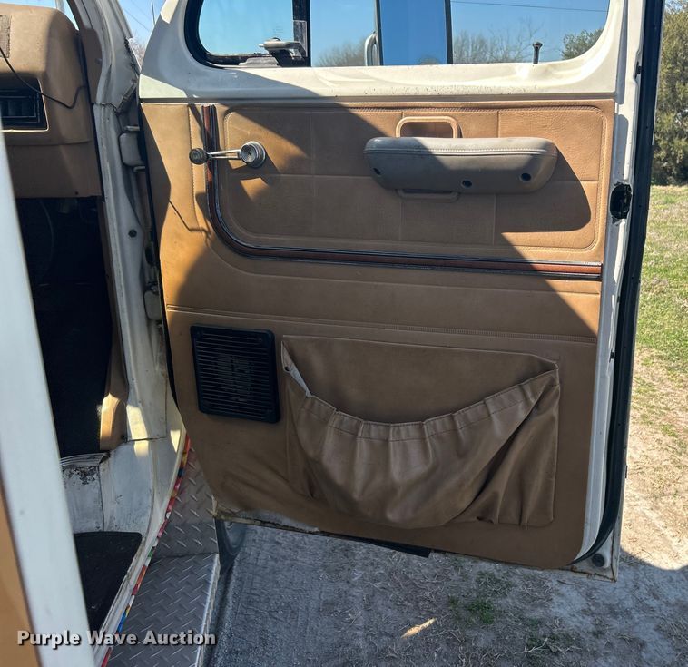 image for item NB9350 1984 Ford E350 delivery truck