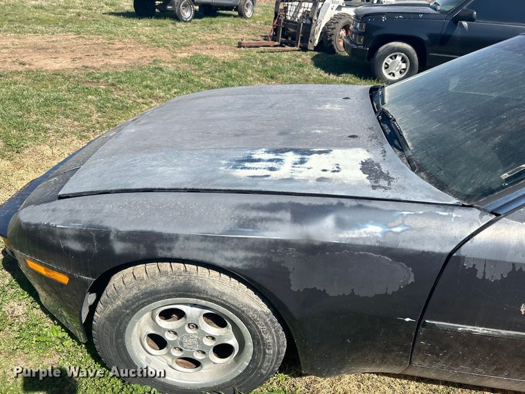 image for item NB9351 1987 Porsche 944 