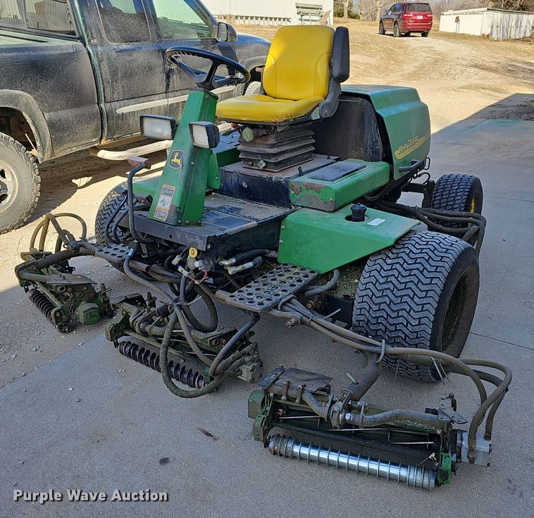 image for item NE9539 John Deere  3215B reel mower