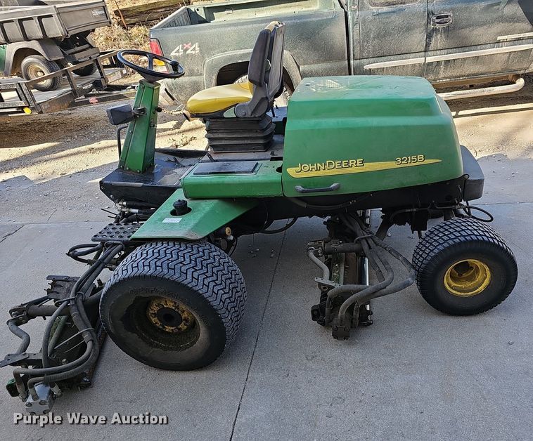 image for item NE9539 John Deere  3215B reel mower