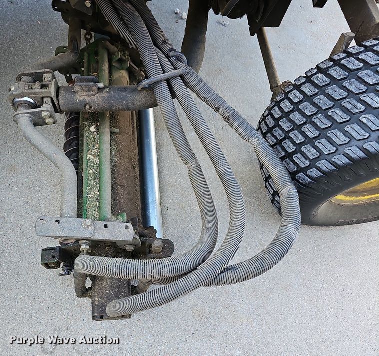 image for item NE9539 John Deere  3215B reel mower