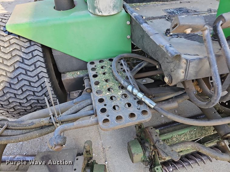 image for item NE9539 John Deere  3215B reel mower