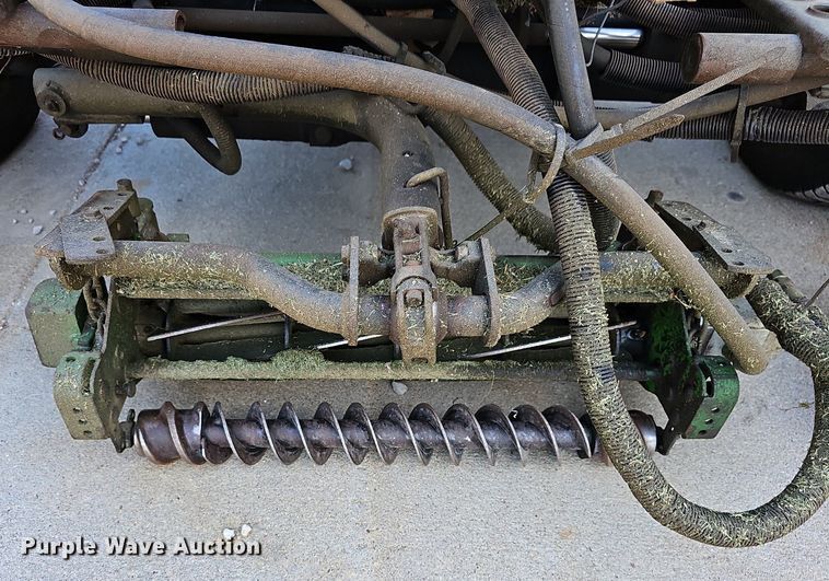 image for item NE9539 John Deere  3215B reel mower