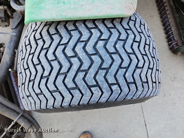 image for item NE9539 John Deere  3215B reel mower