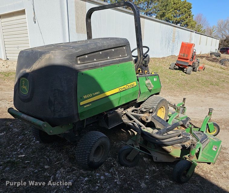 image for item NE9541 2007 John Deere 1600 series II lawn mower