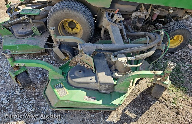 image for item NE9541 2007 John Deere 1600 series II lawn mower