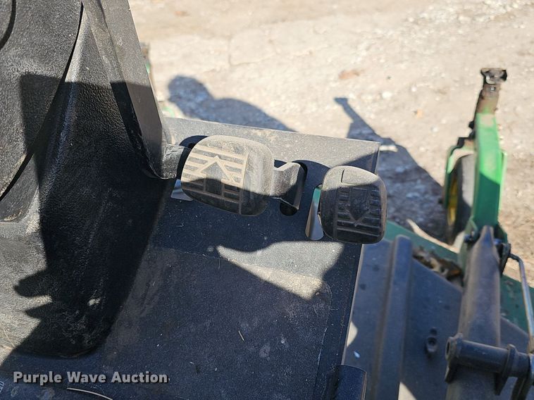 image for item NE9541 2007 John Deere 1600 series II lawn mower
