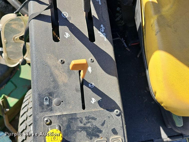 image for item NE9541 2007 John Deere 1600 series II lawn mower