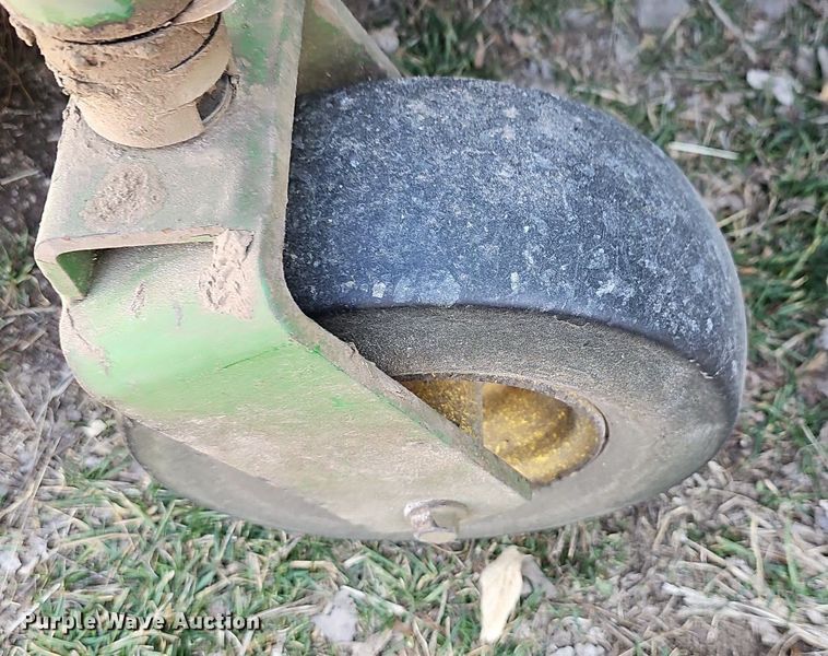 image for item NE9541 2007 John Deere 1600 series II lawn mower