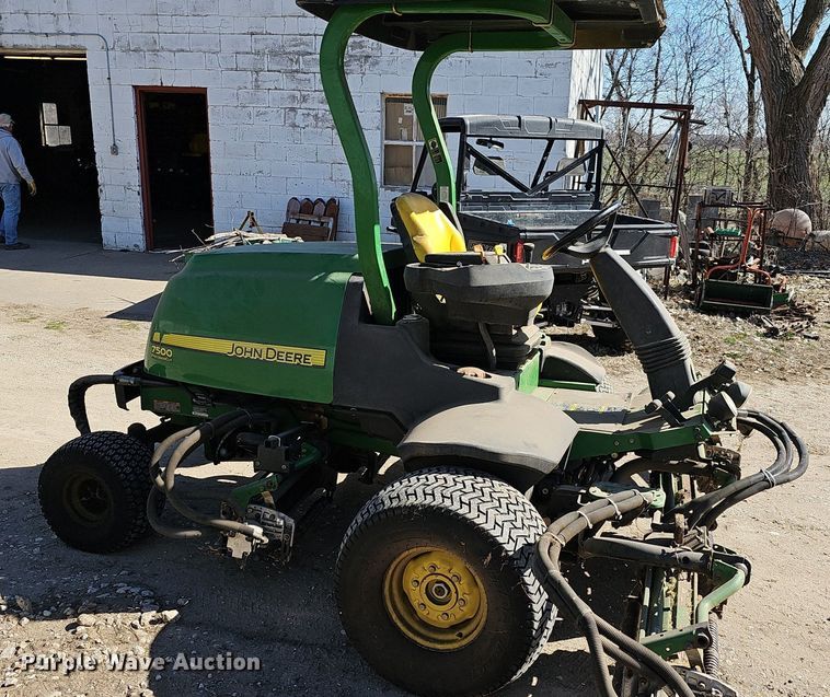 image for item NE9544 2010 John Deere 7500 Precision Cut reel mower