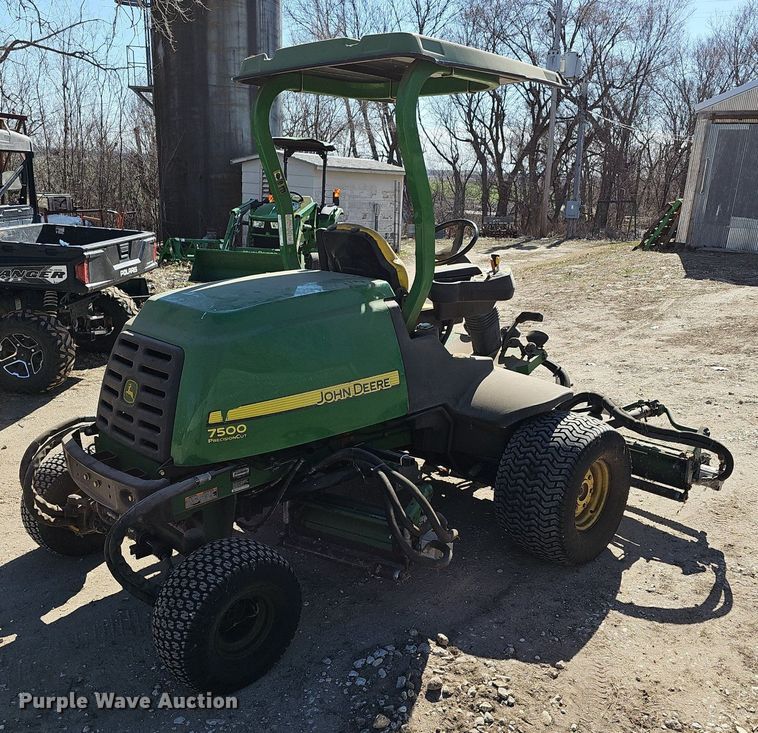 image for item NE9544 2010 John Deere 7500 Precision Cut reel mower