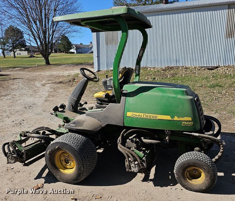 image for item NE9544 2010 John Deere 7500 Precision Cut reel mower