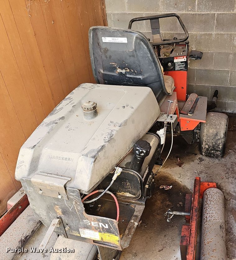 image for item NE9546 2005 Ryan Cushman Core Harvester attachment