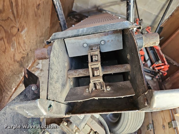 image for item NE9546 2005 Ryan Cushman Core Harvester attachment