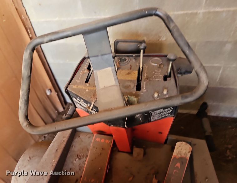 image for item NE9546 2005 Ryan Cushman Core Harvester attachment