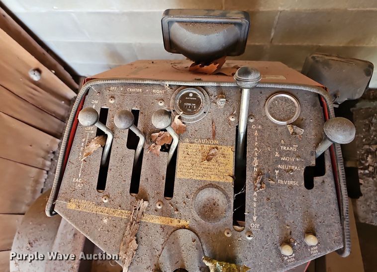 image for item NE9546 2005 Ryan Cushman Core Harvester attachment