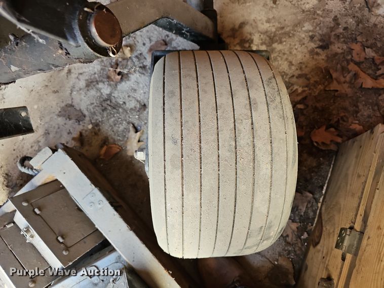 image for item NE9546 2005 Ryan Cushman Core Harvester attachment