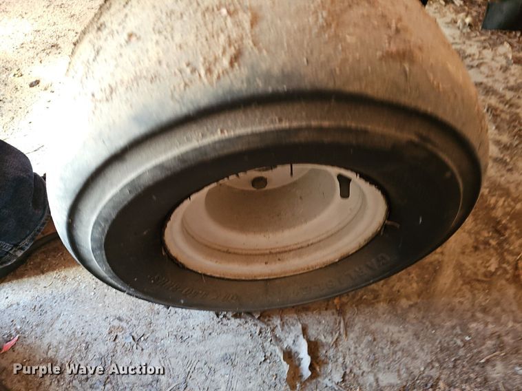 image for item NE9546 2005 Ryan Cushman Core Harvester attachment