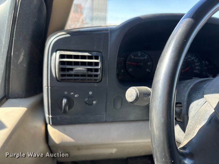 image for item NF9410 2007 Ford F450 Super Duty flatbed truck