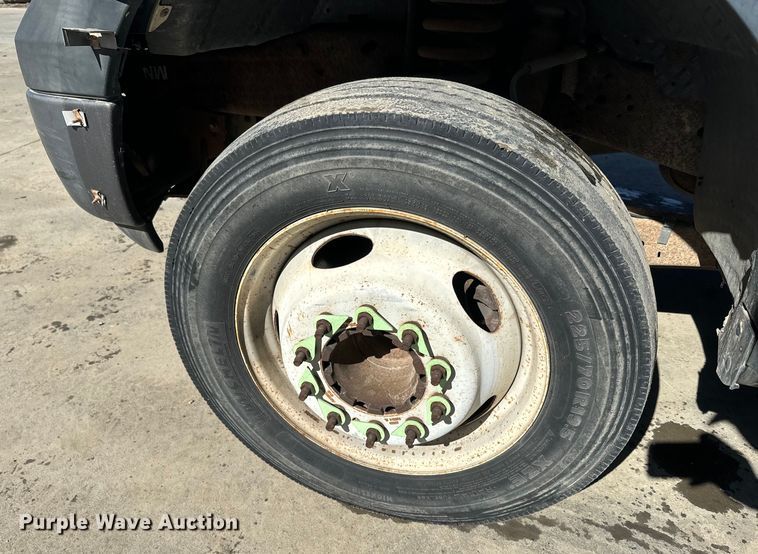 image for item NF9410 2007 Ford F450 Super Duty flatbed truck