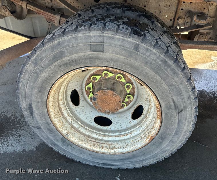 image for item NF9410 2007 Ford F450 Super Duty flatbed truck