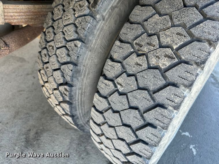 image for item NF9410 2007 Ford F450 Super Duty flatbed truck