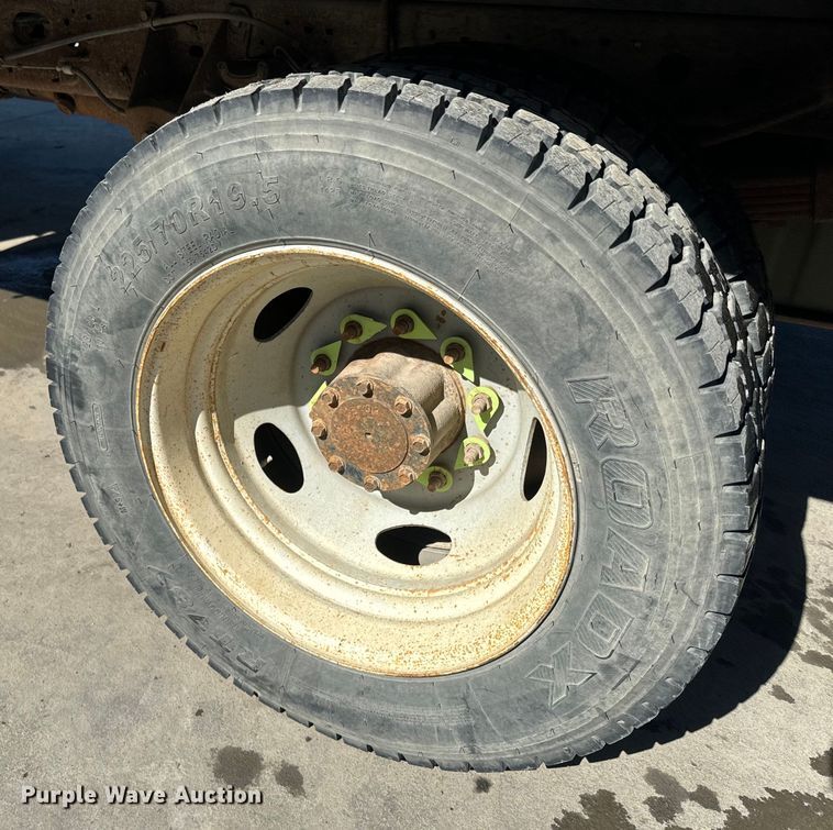 image for item NF9410 2007 Ford F450 Super Duty flatbed truck