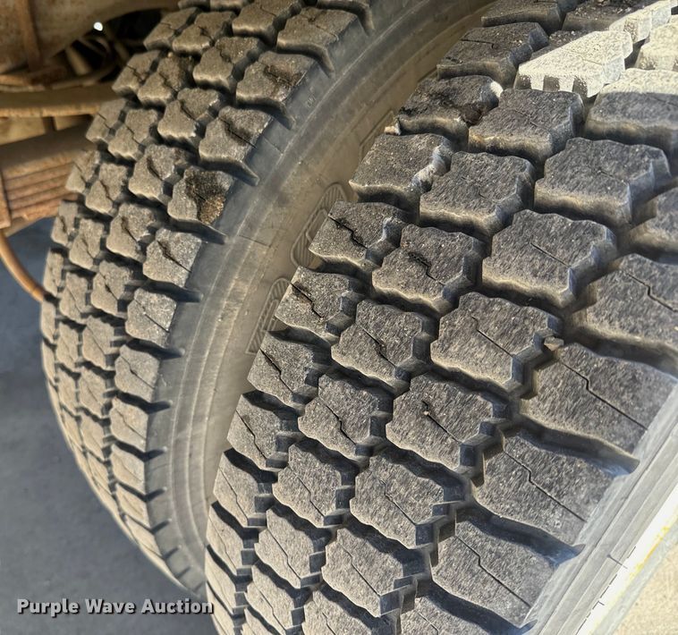 image for item NF9410 2007 Ford F450 Super Duty flatbed truck