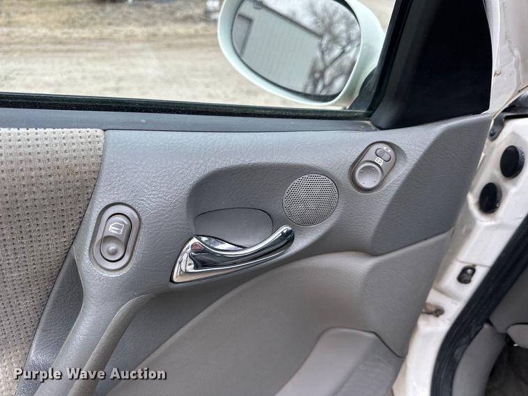 image for item NJ9392 2002 Saturn LS 