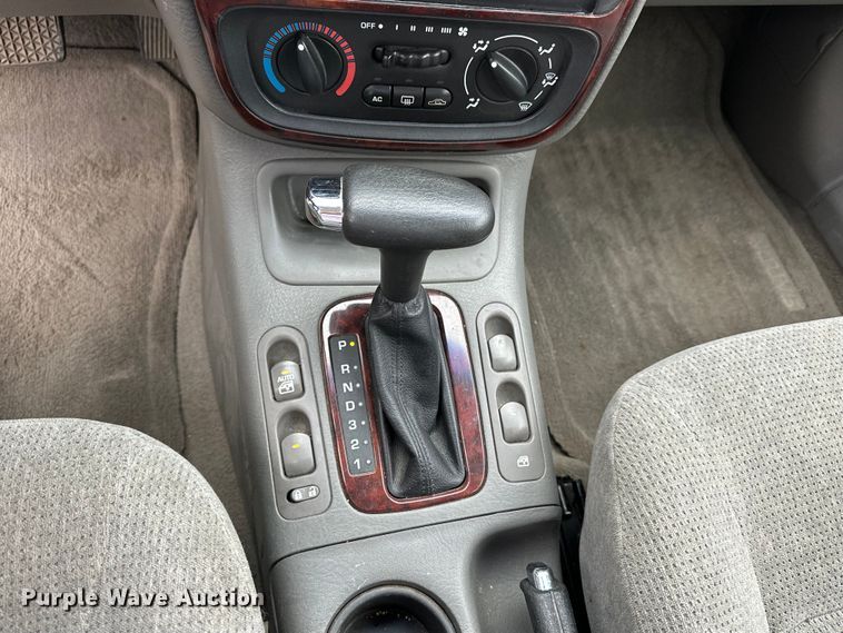 image for item NJ9392 2002 Saturn LS 