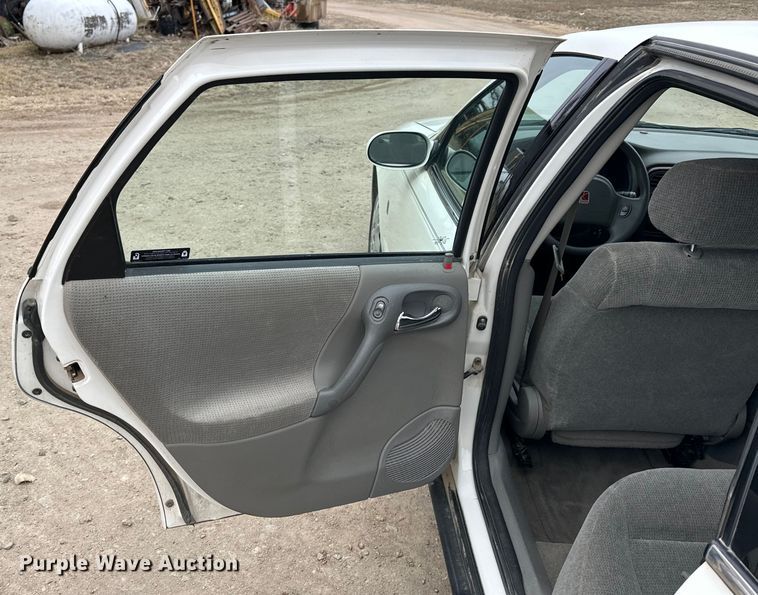 image for item NJ9392 2002 Saturn LS 