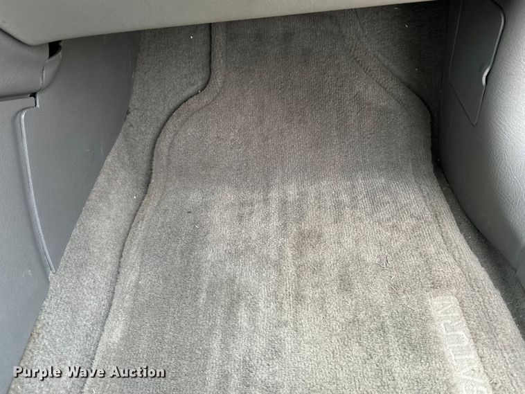 image for item NJ9392 2002 Saturn LS 