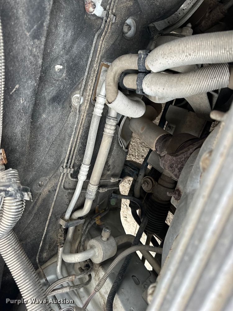 image for item NJ9392 2002 Saturn LS 