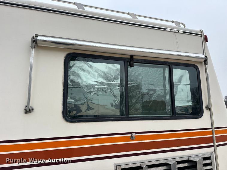 image for item NJ9393 1983 Foretravel V-715R RV