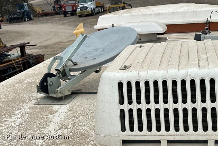 image for item NJ9393 1983 Foretravel V-715R RV