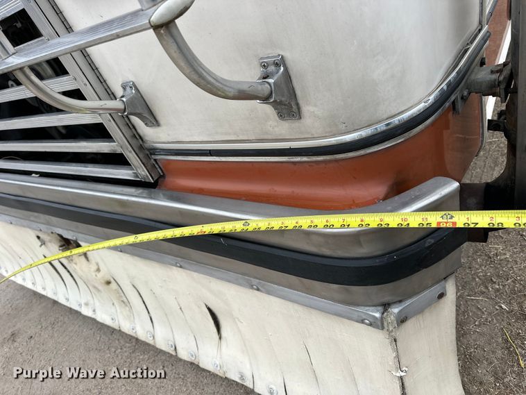 image for item NJ9393 1983 Foretravel V-715R RV