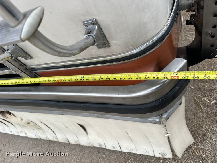 image for item NJ9393 1983 Foretravel V-715R RV