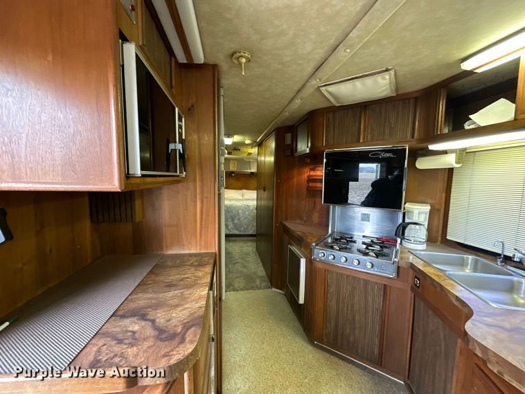 image for item NJ9393 1983 Foretravel V-715R RV