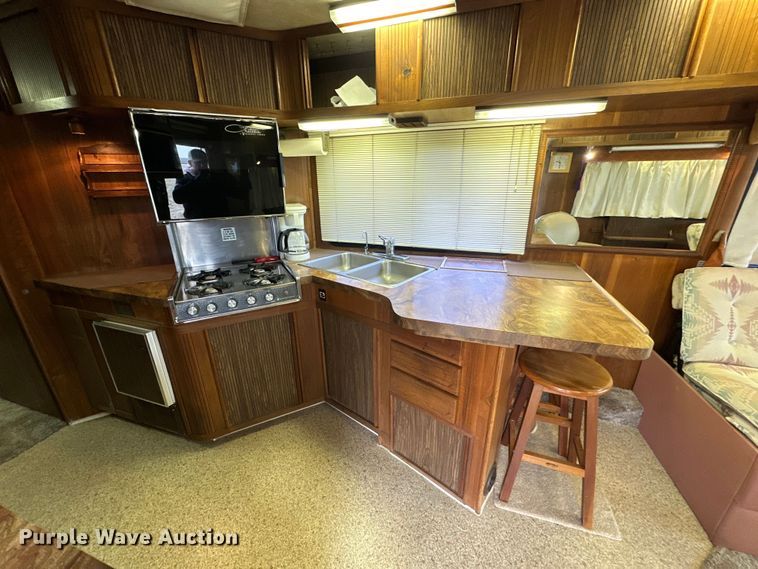 image for item NJ9393 1983 Foretravel V-715R RV