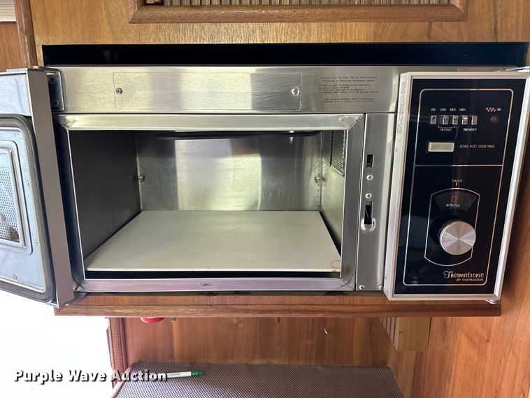 image for item NJ9393 1983 Foretravel V-715R RV