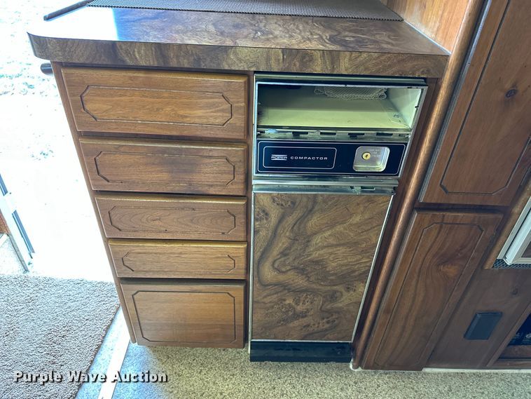 image for item NJ9393 1983 Foretravel V-715R RV