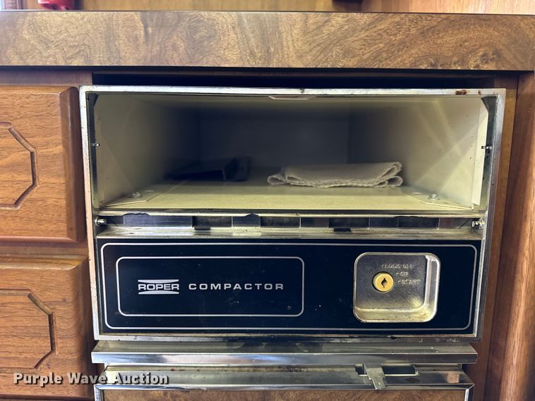 image for item NJ9393 1983 Foretravel V-715R RV