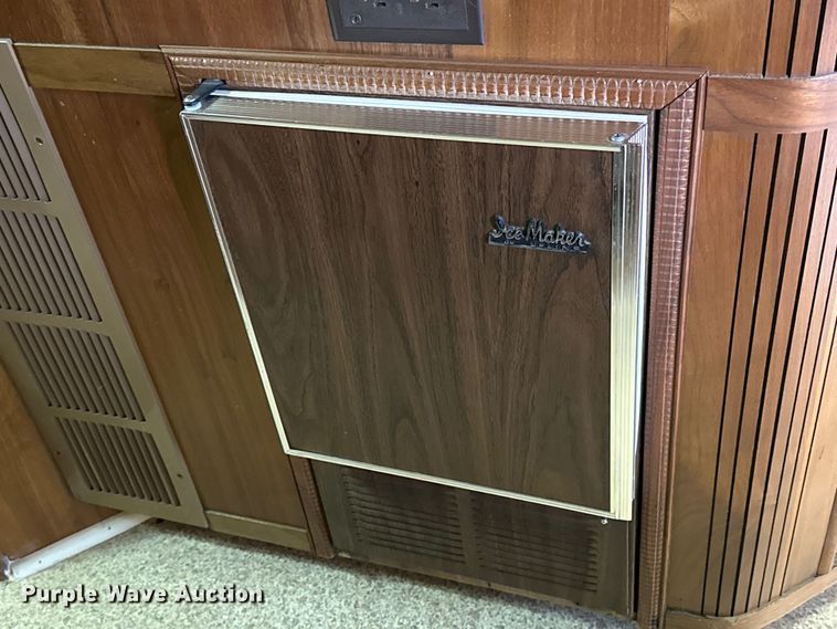 image for item NJ9393 1983 Foretravel V-715R RV