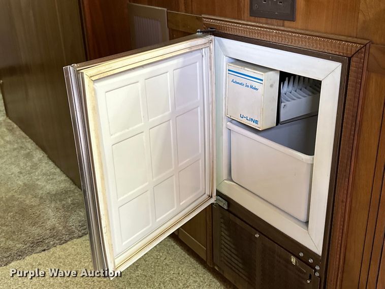 image for item NJ9393 1983 Foretravel V-715R RV